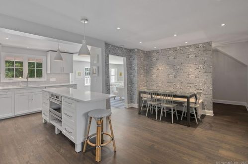 5 Mansfield Pl, Westport CT  06880-5045 exterior