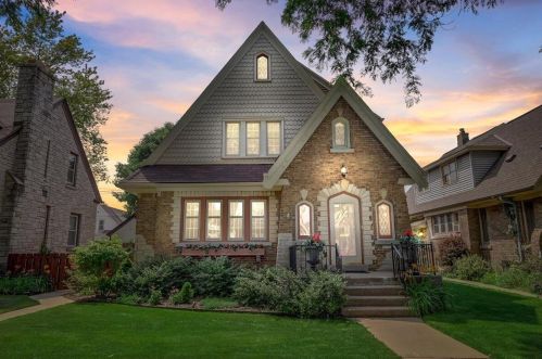 3133 55th St, Milwaukee, WI 53216-3113