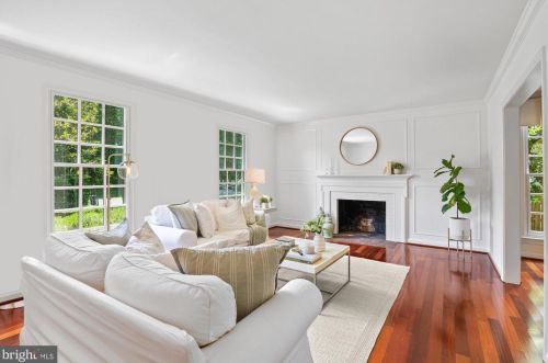 10017 Carmelita Dr, Rockville MD 20854-4247 exterior