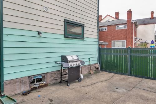 1850 Middle St, Pittsburgh PA 15227-3846 exterior