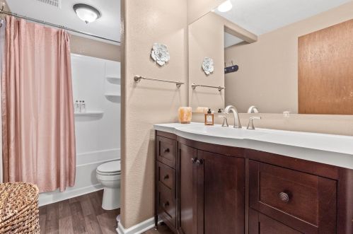 5006 Colonial Ct, Milwaukee WI 53220-2013 exterior