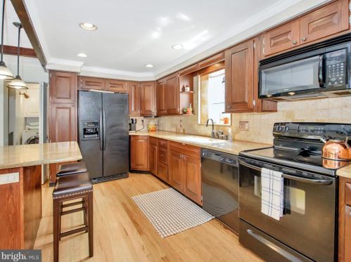 212 Vly Vw Rd, Media PA 19063-1356 exterior