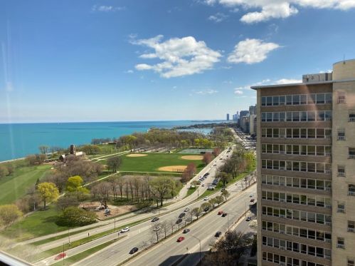 3950 Lake Shore Dr, Chicago IL  60613-3434 exterior