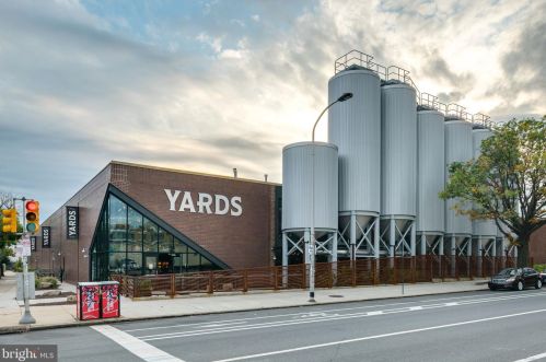 922 4 St, Philadelphia PA 19147-4104 exterior