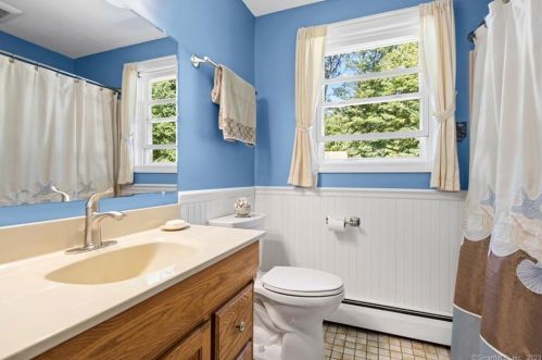 9 Dogwood Ln, Ellington CT exterior