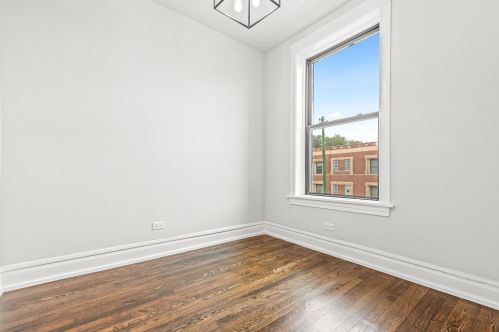 3142 Diversey Ave, Chicago IL 60647-1558 exterior