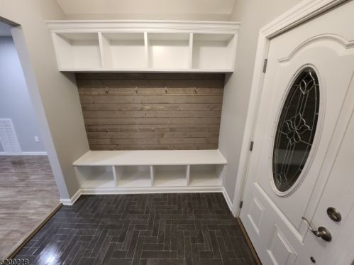 17 Grandview Ln, West Milford Lakes NJ  07480-1424 exterior