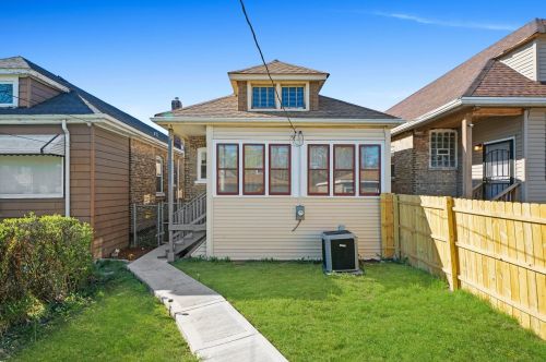 2102 71st St, Chicago IL  60649-2104 exterior