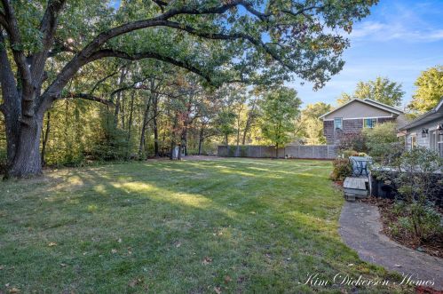 1404 Wolf Lake Rd, Meskegon MI 49442-1948 exterior