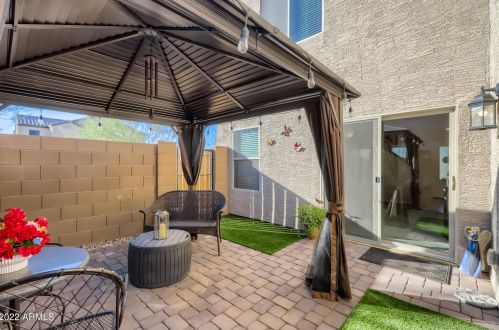 8037 Albeniz Pl, Phoenix AZ  85043 exterior