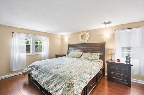 35 Ivernia Rd, Worcester MA 01606-1423 exterior