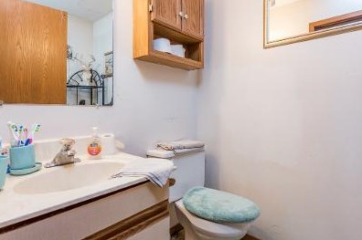 38171 Loyola Ave, Waukegan IL 60087-1639 exterior