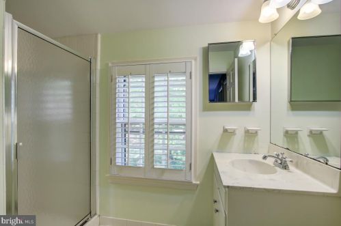 10512 Gainsborough Rd, Rockville MD 20854-3717 exterior