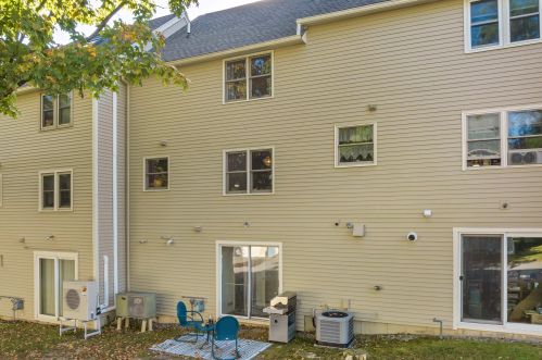 39 Frd Lndg Dr, Dover NH 03820-4552 exterior