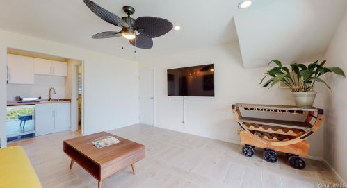 5005 Kalanianaole Hwy, Honolulu HI  96821-1505 exterior