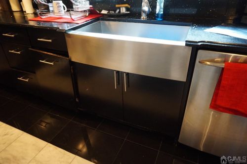 1610 Oak Tree Rd, Iselin NJ 08830-1540 exterior