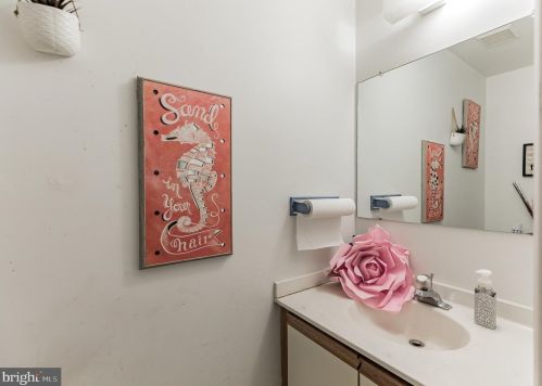 64 Liborio Ln, New Castle DE 19720-4651 exterior