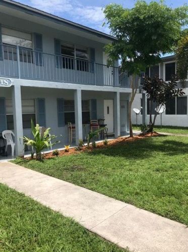 1150 Carlton Ct, Fort Pierce FL 34949-3039 exterior