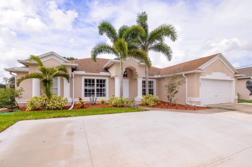 1556 Jacqueline Ave, Fort Pierce, FL 34953-1469