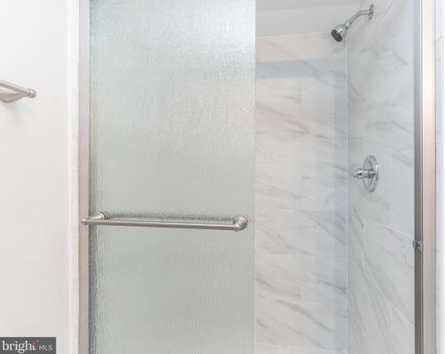 4613 Creek Shore Dr, Rockville MD 20852-2410 exterior