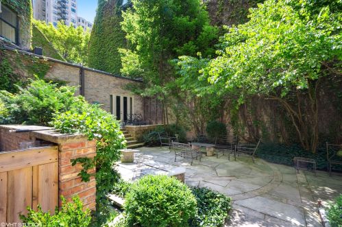 1442 Astor St, Chicago IL  60610-1615 exterior