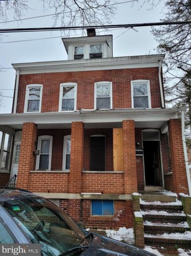 710 Pine St, Trenton, NJ 08638-3932