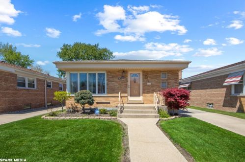 4304 78th St, Chicago, IL 60652-1221