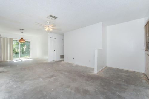 8519 Misty Riv Ct, Tampa FL 33637-4915 exterior