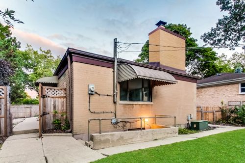 6878 Lehigh Ave, Chicago IL  60646-1406 exterior