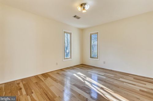 1904 Dundee Rd, Rockville MD 20850-3135 exterior