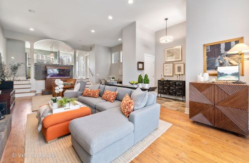 3032 Leavitt St, Chicago, IL 60618-8114