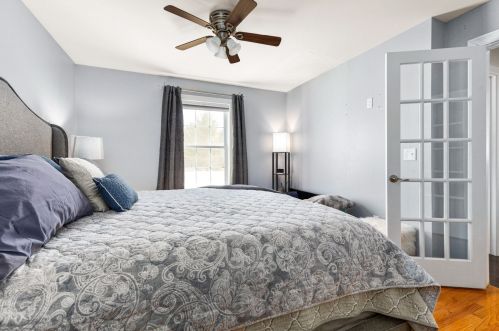 48 Collins St, Seabrook NH 03874-4603 exterior