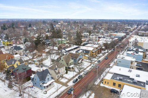 907 Wealthy St, Grand Rapids MI 49506-1515 exterior