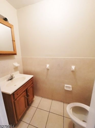 42 Wainwright St, Newark, NJ 07112-1332