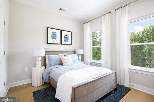 10272 Grosvenor Pl, Rockville MD 20852 exterior