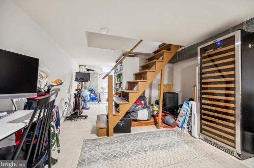 2210 Kater St, Philadelphia PA 19146-1139 exterior