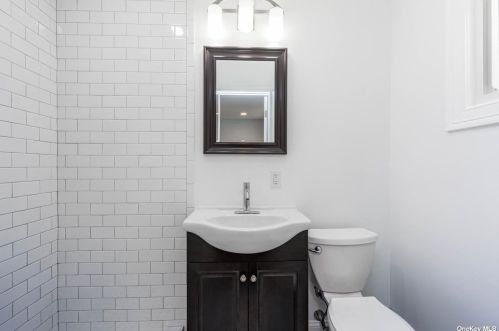 8 Fernwood Dr, Commack NY  11725-4714 exterior