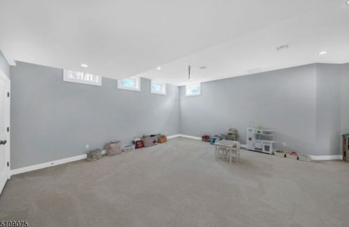 70 Cathedral Ave, Florham Park NJ 07932-2521 exterior