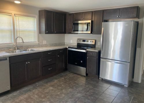 92 Lynch St, Providence, RI 02908-5106