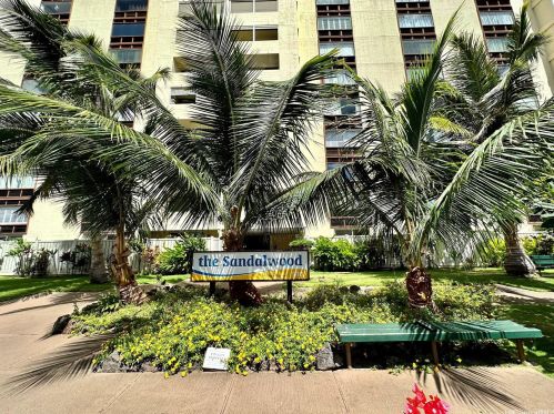 910 Ahana St, Honolulu HI  96814-2421 exterior