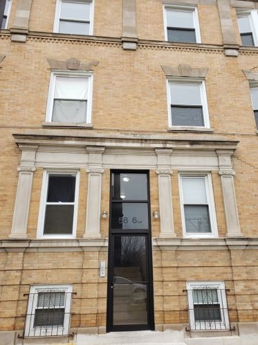 54 50th St, Chicago, IL 60615-2122