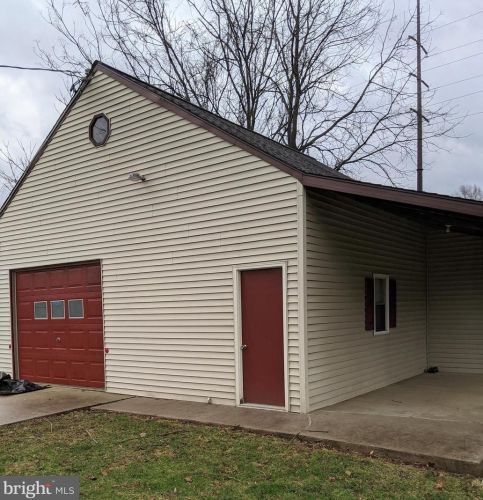 301 Wall St, Hummelstown PA  17036-1015 exterior