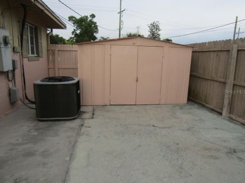 922 Governors Ave, Orlando FL 32808-7027 exterior