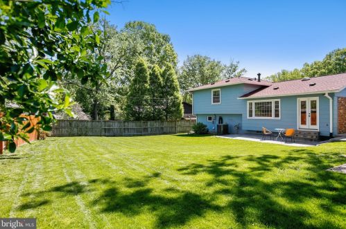 2232 Candlewood Dr, Alexandria VA 22308-1507 exterior