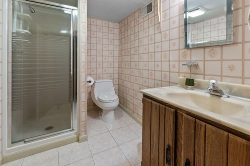 502 Spooner Rd, Milwaukee WI 53217-2829 exterior