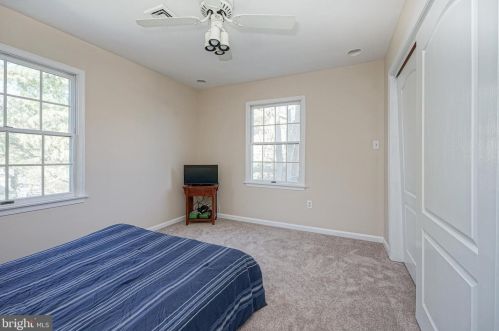 317 Kraft Ct, Camden NJ 08107-1075 exterior