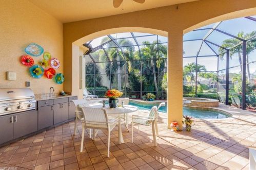 5962 Hammock Is Cir, Naples FL 34119-4649 exterior