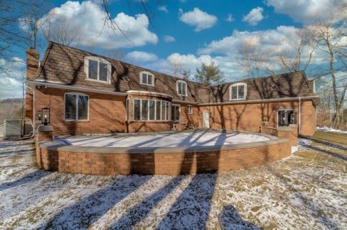 32 Mtn Brk Rd, North Haven CT 06473-1019 exterior