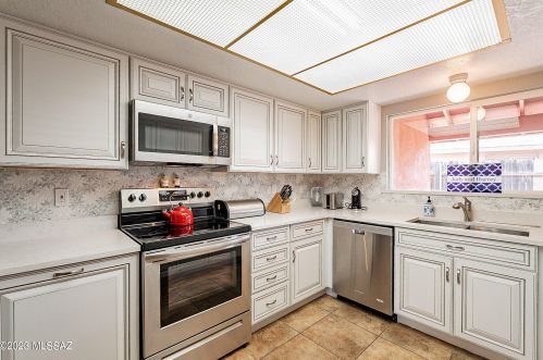 4712 Courtney Dr, Tucson AZ 85705-4822 exterior