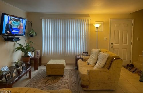 88 Rockland St, Paterson, NJ 07501-2561